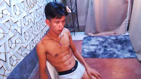 Snapshot of maxiebunny99 chatting on February 2025 02:18:01 PM Reyn online show from February 2025 02:18:01 PM