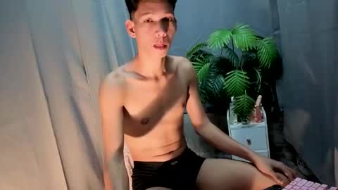 Snapshot of maxiebunny99 chatting on September 2025 12:21:02 PM Reyn online show from September 2025 12:21:02 PM