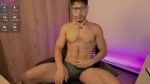 Snapshot of maxifit_ chatting on May 2026 09:15:01 AM Mikael online show from May 2026 09:15:01 AM