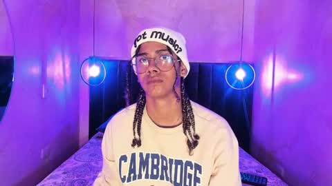 maxim online show from November 2025 02:55:02 AM