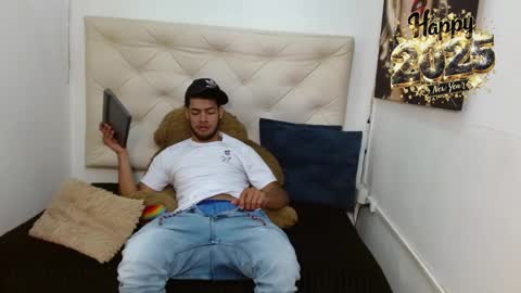 Snapshot of maximiliano_herrera chatting on January 2025 07:29:01 PM Maximiliano Herrera online show from January 2025 07:29:01 PM