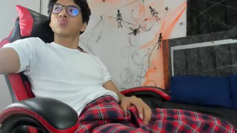 Snapshot of maximiliano_khalil chatting on October 2025 08:00:02 PM Maximiliano online show from October 2025 08:00:02 PM