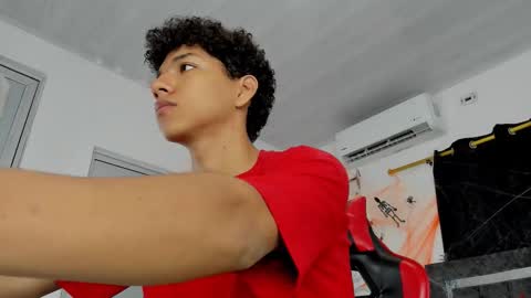 Maximiliano online show from November 2025 08:44:01 PM