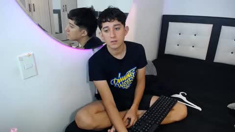 Snapshot of maximo_and_isa chatting on November 2025 08:19:01 PM -- maximo and isa -- online show from November 2025 08:19:01 PM