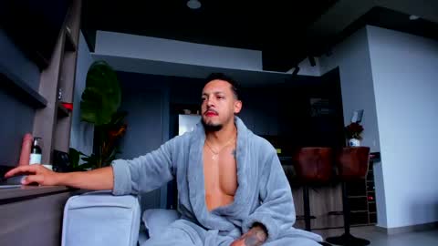 maximo_and_marcelo online show from May 2026 12:01:02 PM