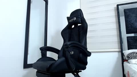 Maximo Sebastian online show from January 2025 04:09:02 AM