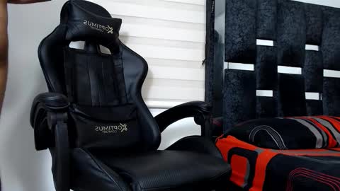 Maximo Sebastian online show from December 2025 09:30:01 PM