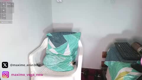 Maximo Aron Vega online show from November 2025 11:15:02 PM