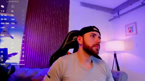 Snapshot of maximo_wolf1 chatting on June 2026 08:22:01 PM Maximo Wolf online show from June 2026 08:22:01 PM