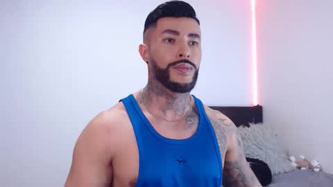 Independent Model online show from November 2025 03:28:01 AM