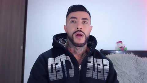 Independent Model online show from December 2025 01:59:02 AM