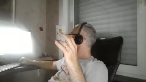 Snapshot of maxou569 chatting on June 2026 10:12:02 AM maxou569 online show from June 2026 10:12:02 AM