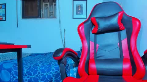 Snapshot of maxowens_oficial chatting on September 2025 08:30:02 PM MAX online show from September 2025 08:30:02 PM