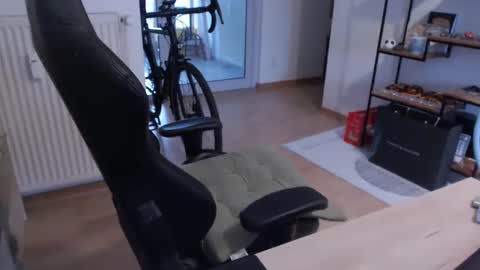 maxp0wer21 online show from December 2024 01:05:02 PM