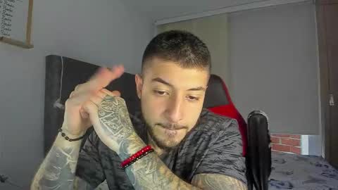 Snapshot of maxvibe_ chatting on October 2025 10:34:02 PM maxvibe_ online show from October 2025 10:34:02 PM