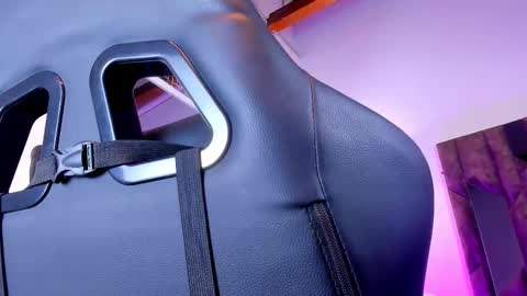 Snapshot of maxwell_dupont chatting on February 2025 11:58:02 PM MAX online show from February 2025 11:58:02 PM