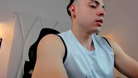 Snapshot of maxwell_dupont chatting on February 2025 09:10:01 PM MAX online show from February 2025 09:10:01 PM