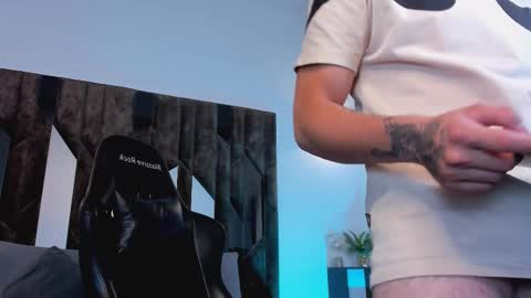 Snapshot of maxwell_dupont chatting on February 2025 09:17:02 PM MAX online show from February 2025 09:17:02 PM