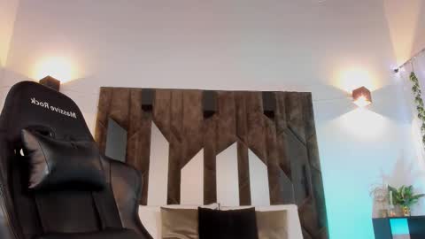 Snapshot of maxwell_dupont chatting on February 2025 10:12:02 AM MAX online show from February 2025 10:12:02 AM