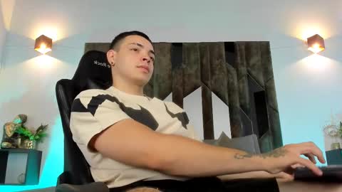 Snapshot of maxwell_dupont chatting on February 2025 02:39:02 AM MAX online show from February 2025 02:39:02 AM