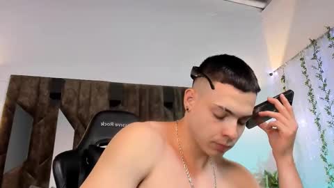 Snapshot of maxwell_dupont chatting on February 2025 11:14:02 PM MAX online show from February 2025 11:14:02 PM