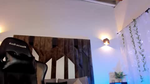 Snapshot of maxwell_dupont chatting on February 2025 02:28:02 AM MAX online show from February 2025 02:28:02 AM