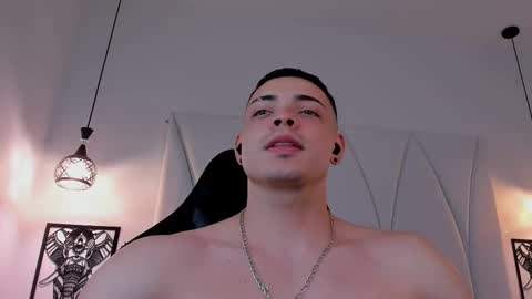 Snapshot of maxwell_dupont chatting on February 2025 11:21:02 PM MAX online show from February 2025 11:21:02 PM