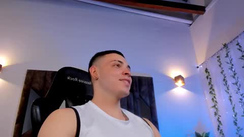 Snapshot of maxwell_dupont chatting on February 2025 09:04:02 PM MAX online show from February 2025 09:04:02 PM