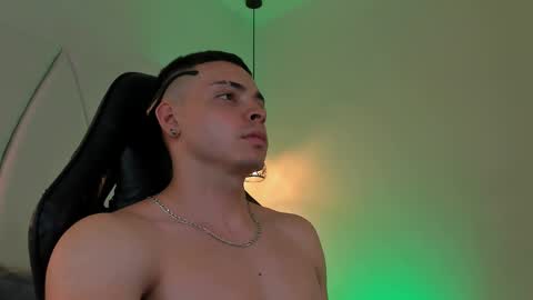 Snapshot of maxwell_dupont chatting on March 2025 12:54:02 AM MAX online show from March 2025 12:54:02 AM