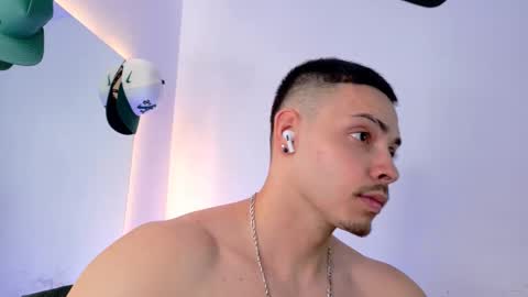 Snapshot of maxwell_dupont chatting on September 2025 09:36:02 PM MAX online show from September 2025 09:36:02 PM