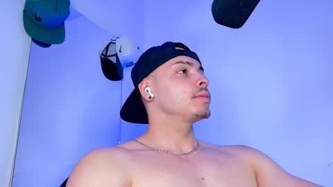 Snapshot of maxwell_dupont chatting on September 2025 09:39:02 PM MAX online show from September 2025 09:39:02 PM