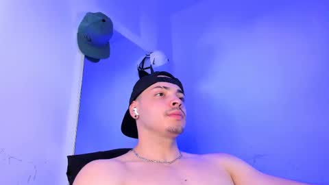 Snapshot of maxwell_dupont chatting on September 2025 10:22:02 PM MAX online show from September 2025 10:22:02 PM