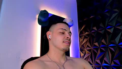 Snapshot of maxwell_dupont chatting on October 2025 10:32:02 PM MAX online show from October 2025 10:32:02 PM