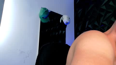 Snapshot of maxwell_dupont chatting on November 2025 08:42:01 PM MAX online show from November 2025 08:42:01 PM