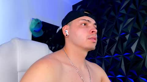 Snapshot of maxwell_dupont chatting on November 2025 06:31:02 PM MAX online show from November 2025 06:31:02 PM