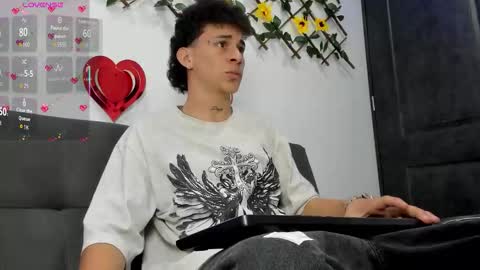 Snapshot of maxxx_bigcock chatting on February 2026 01:35:02 AM Max online show from February 2026 01:35:02 AM