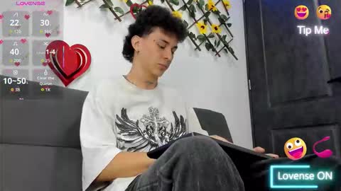 Snapshot of maxxx_bigcock chatting on February 2026 01:34:02 AM Max online show from February 2026 01:34:02 AM