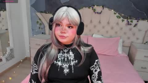 Maxine Minx online show from April 2026 12:30:01 AM