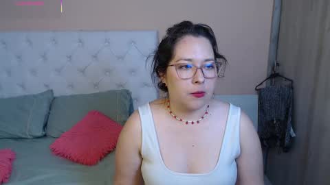 Snapshot of may_bloom chatting on December 2025 03:56:01 AM May online show from December 2025 03:56:01 AM