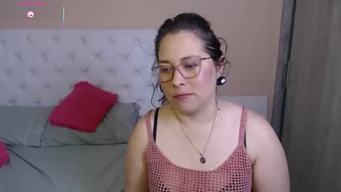 Snapshot of may_bloom chatting on December 2025 03:05:01 AM May online show from December 2025 03:05:01 AM