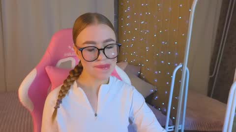 Snapshot of maya_lolly chatting on January 2025 02:07:02 PM Maya online show from January 2025 02:07:02 PM