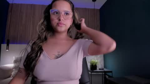 Snapshot of mayalee_ chatting on May 2026 01:07:01 PM mayalee_ online show from May 2026 01:07:01 PM