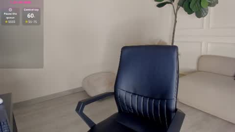 Snapshot of mayalee_ chatting on June 2026 02:12:01 AM mayalee_ online show from June 2026 02:12:01 AM