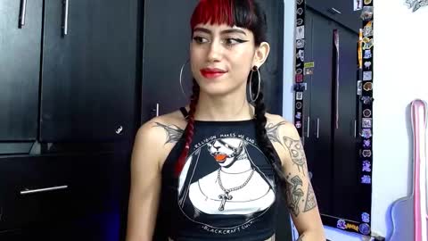 Snapshot of mayaredd chatting on December 2024 01:29:02 AM mayaredd online show from December 2024 01:29:02 AM