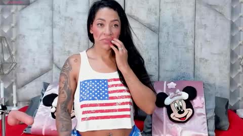 Snapshot of mayarusell01 chatting on November 2025 10:37:01 AM Nicolle Ruselle Hello my lovely schedule for great fun from 630 am and end 800 pm Colombian time I wait for you online show from November 2025 10:37:01 AM