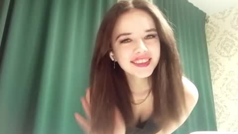 Snapshot of maybellebrimer chatting on October 2025 04:09:02 PM Amelia online show from October 2025 04:09:02 PM