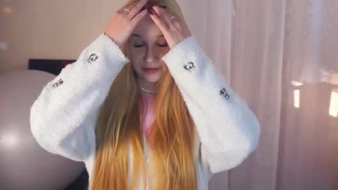 Milina online show from December 2025 03:53:01 PM