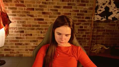 maybloom_ online show from November 2025 05:23:02 AM