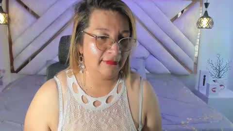 Mailyn online show from September 2025 07:58:02 PM