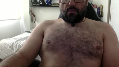 Snapshot of mbotve chatting on May 2026 03:28:02 PM VzlaMan online show from May 2026 03:28:02 PM